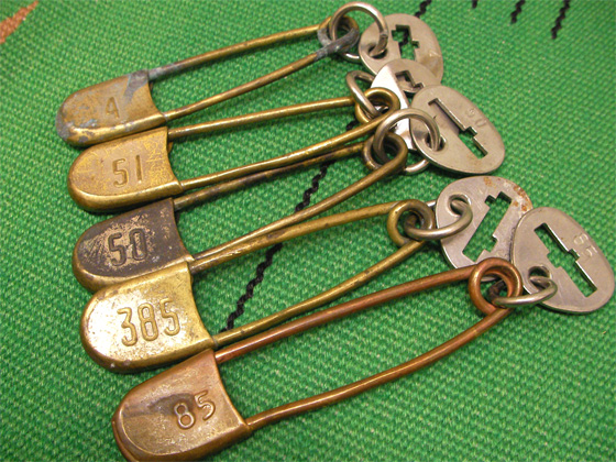Antique Brass Safety Pin Key Holder（アンティークピン