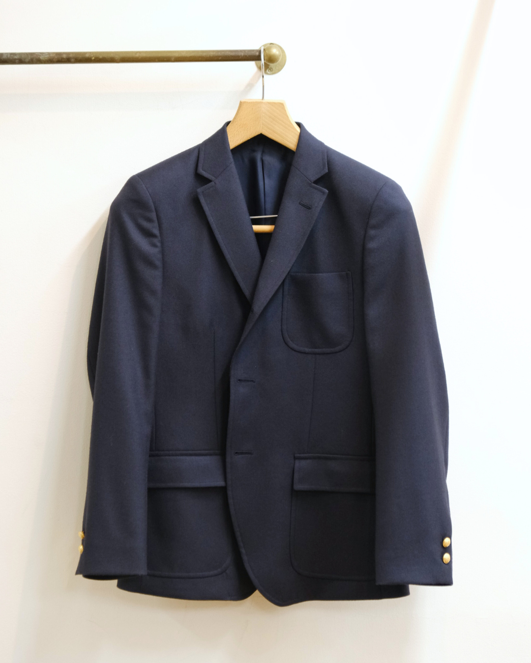 引き締める。H by FIGER(エイチバイフィガー)の紺ブレで。 - ZABOU BLOG