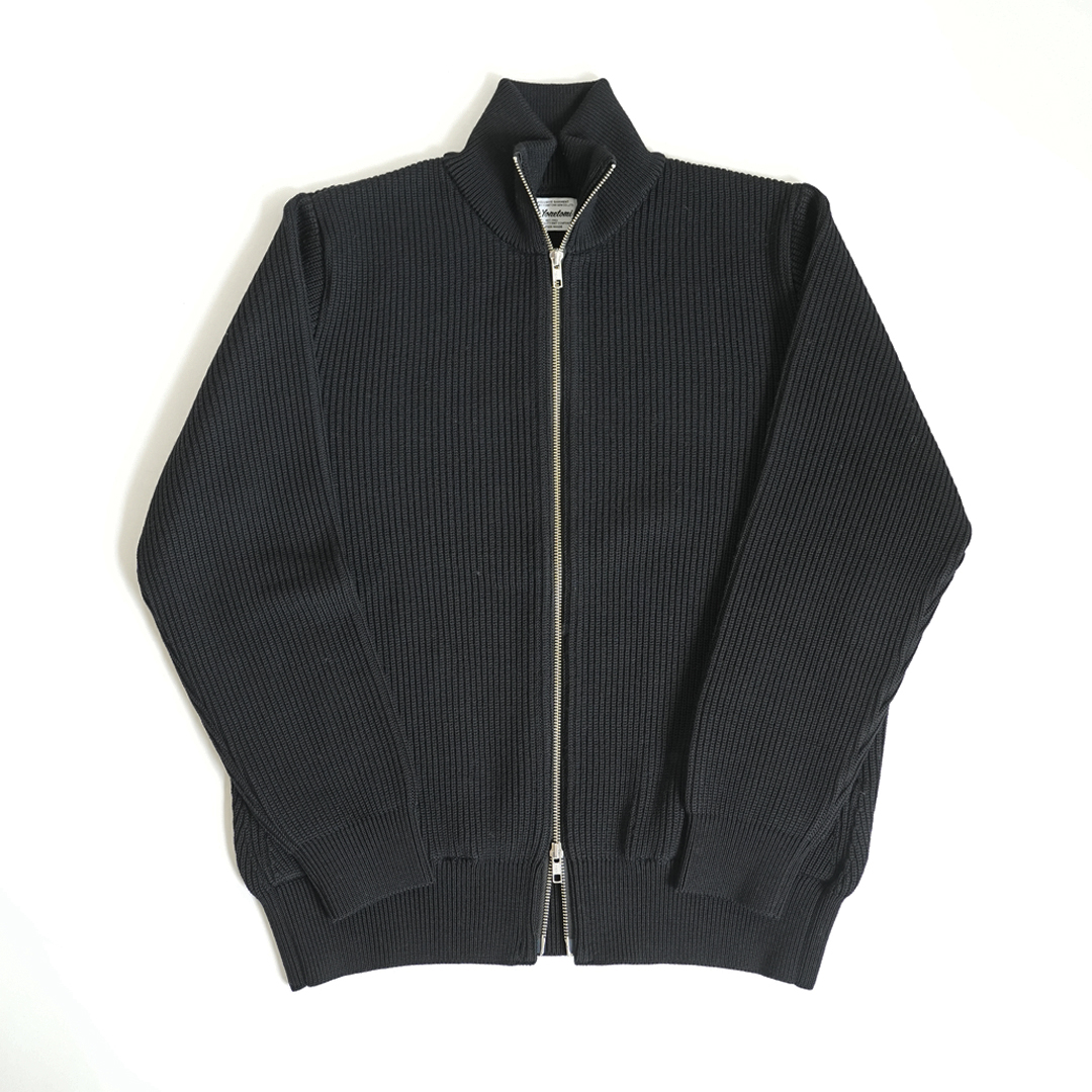 ニットでありながら“ブルゾン”の使い勝手。日常をちょっと格上げする