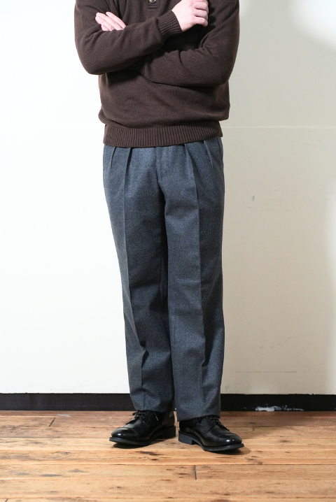 2 FORWARDED PLEATS COLLEGE FLANNEL